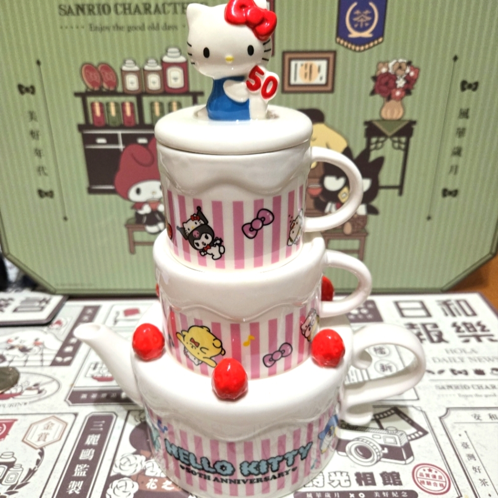 Hello kitty 50th tea cup set